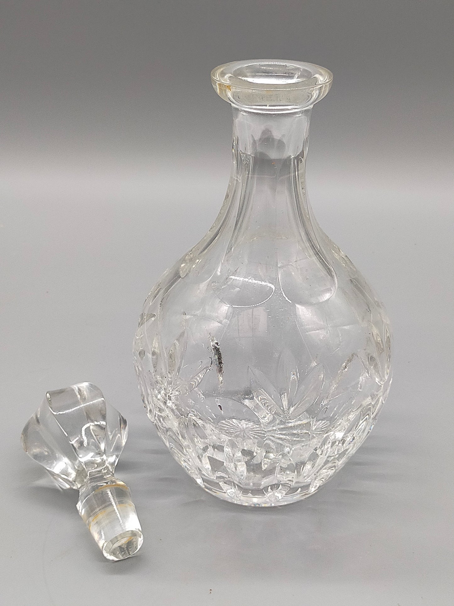 Elegante Kristall Karaffe mit Stöpsel Edle Glaskaraffe mit Schliff