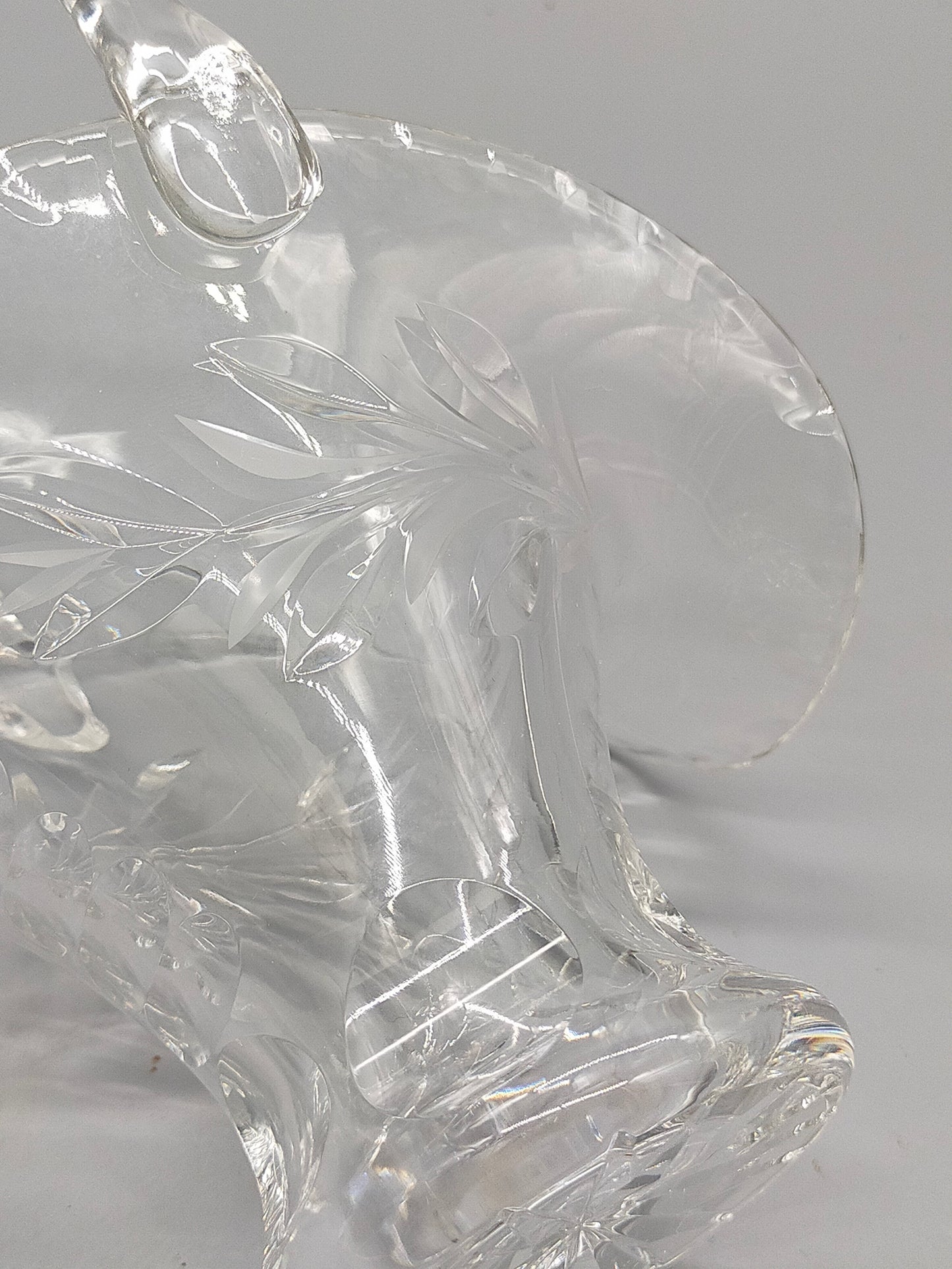 Eleganter Kristallkorb mit Schliff Glaskorb mit Henkel Dekorativ