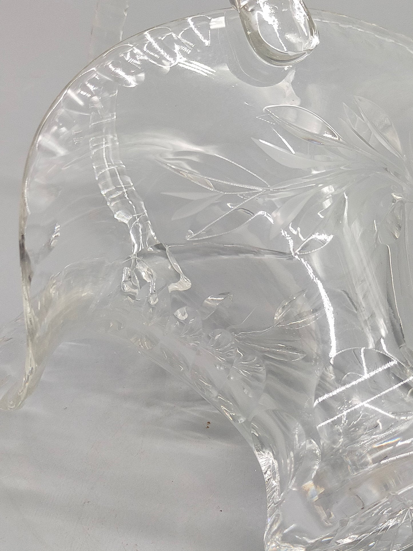 Eleganter Kristallkorb mit Schliff Glaskorb mit Henkel Dekorativ