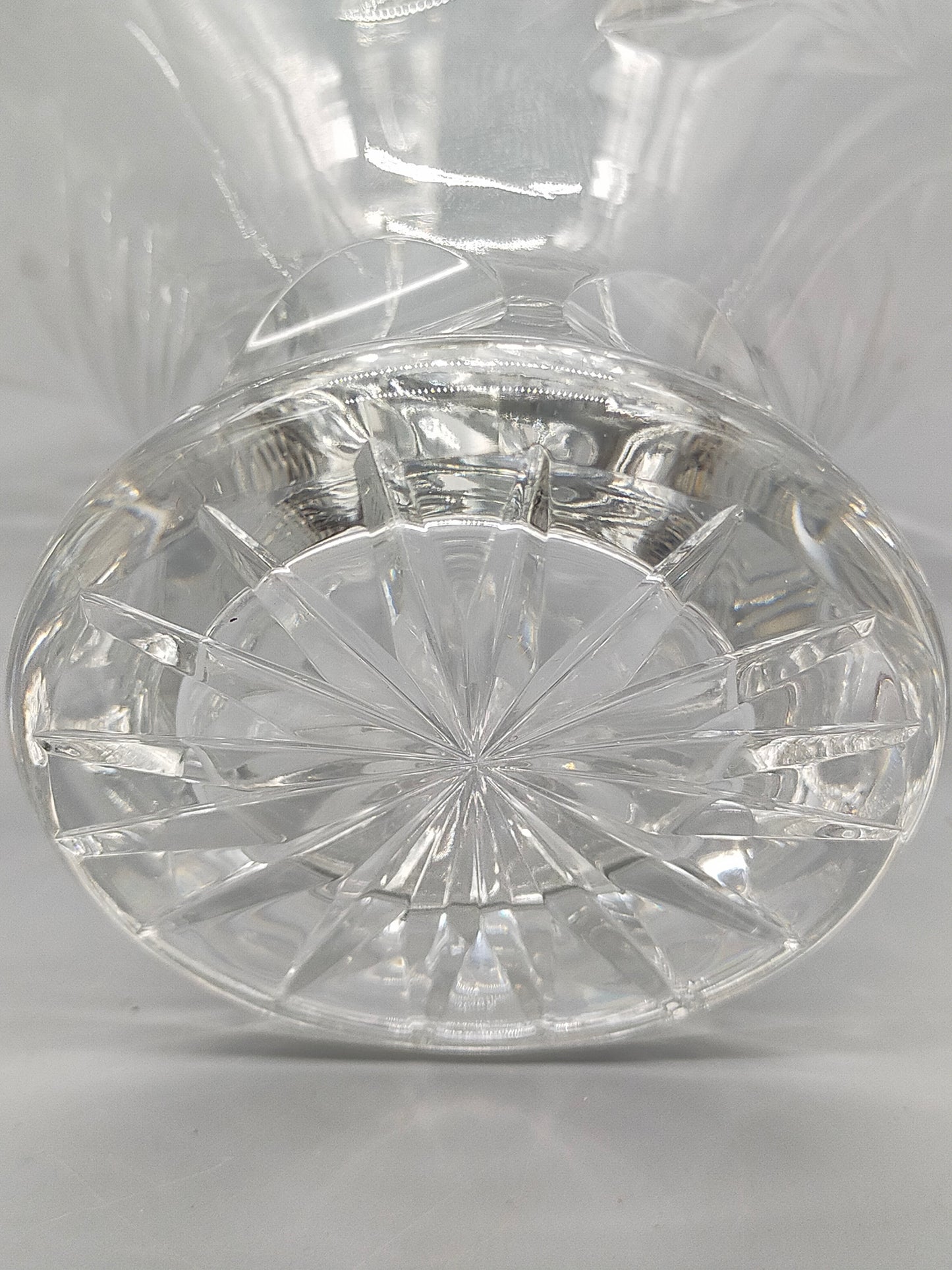 Eleganter Kristallkorb mit Schliff Glaskorb mit Henkel Dekorativ