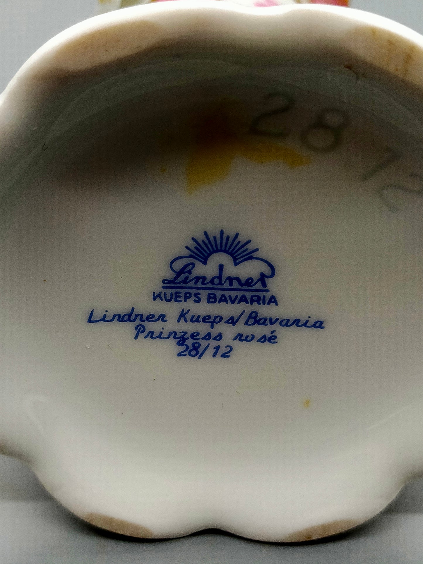 Lindner Kueps Bavaria Porzellan Vase Prinzess rosé mit Goldstaffage