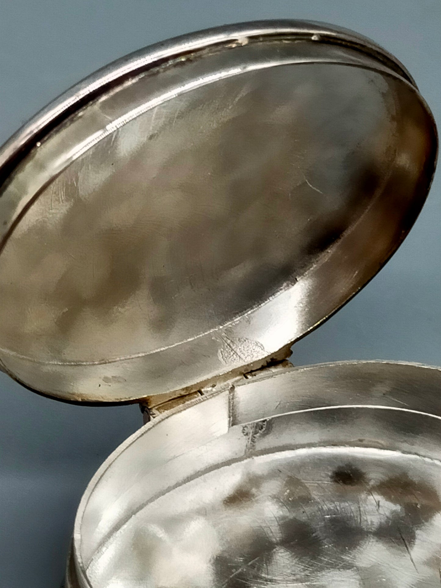 Elegante Pillendose aus 925 Silber mit Gravur Ovale Dose