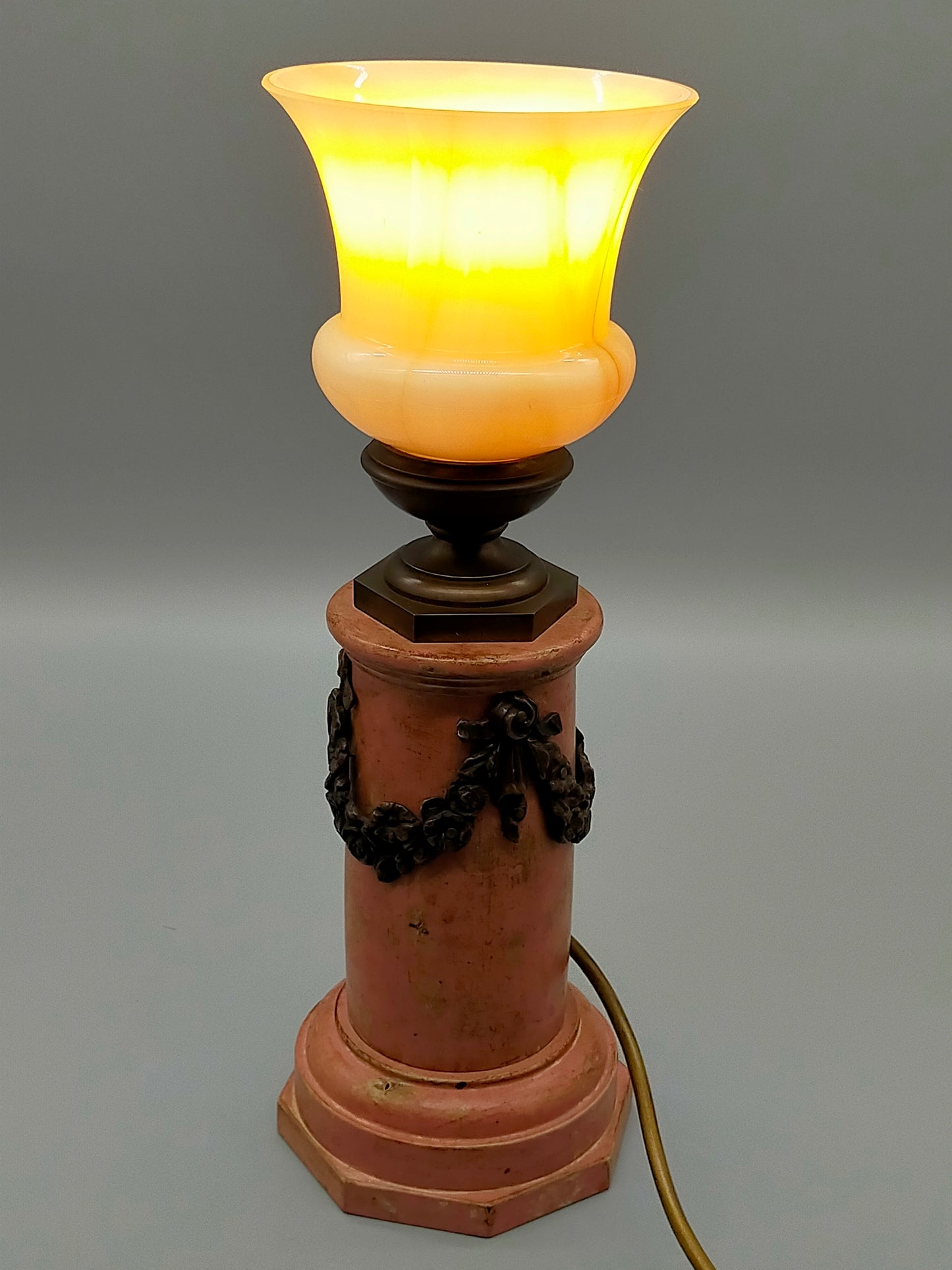 Antike Tischlampe Neoklassizismus Säule mit Glas Schirm