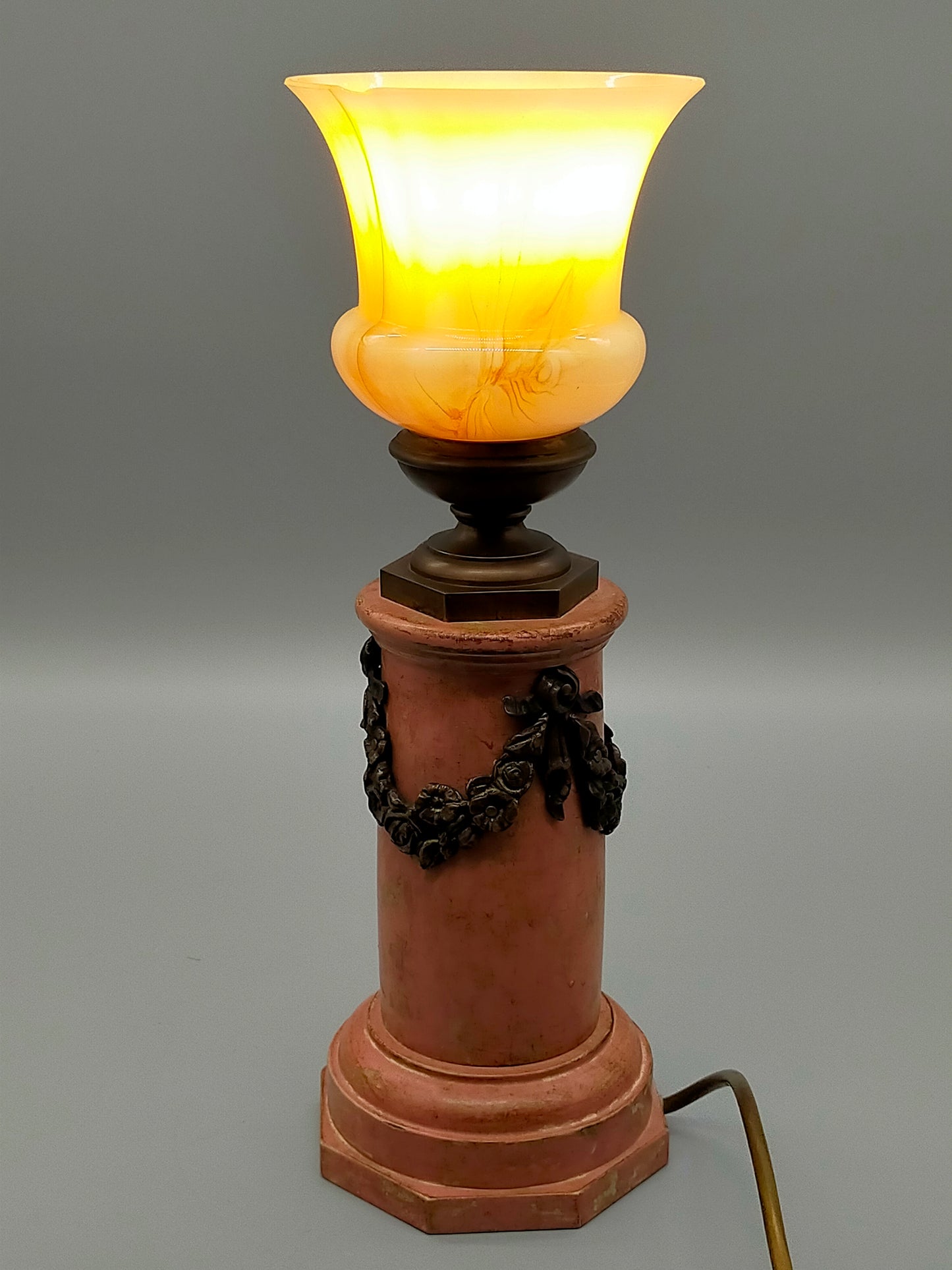 Antike Tischlampe Neoklassizismus Säule mit Glas Schirm