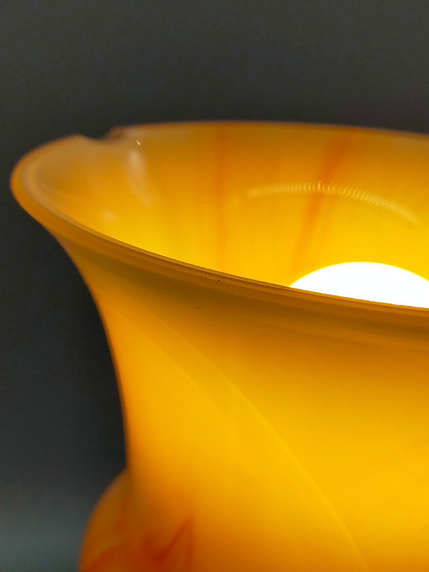 Antike Tischlampe Neoklassizismus Säule mit Glas Schirm
