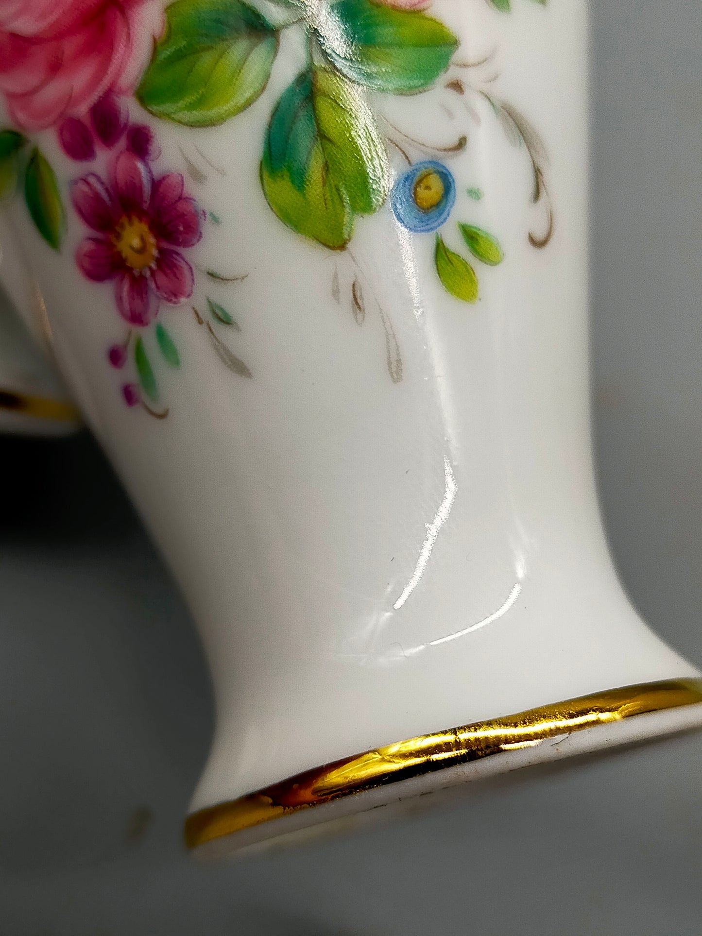 2-tlg. Gerold Porzellan Deckelvasen-Set Handbemalt mit Blumenmuster