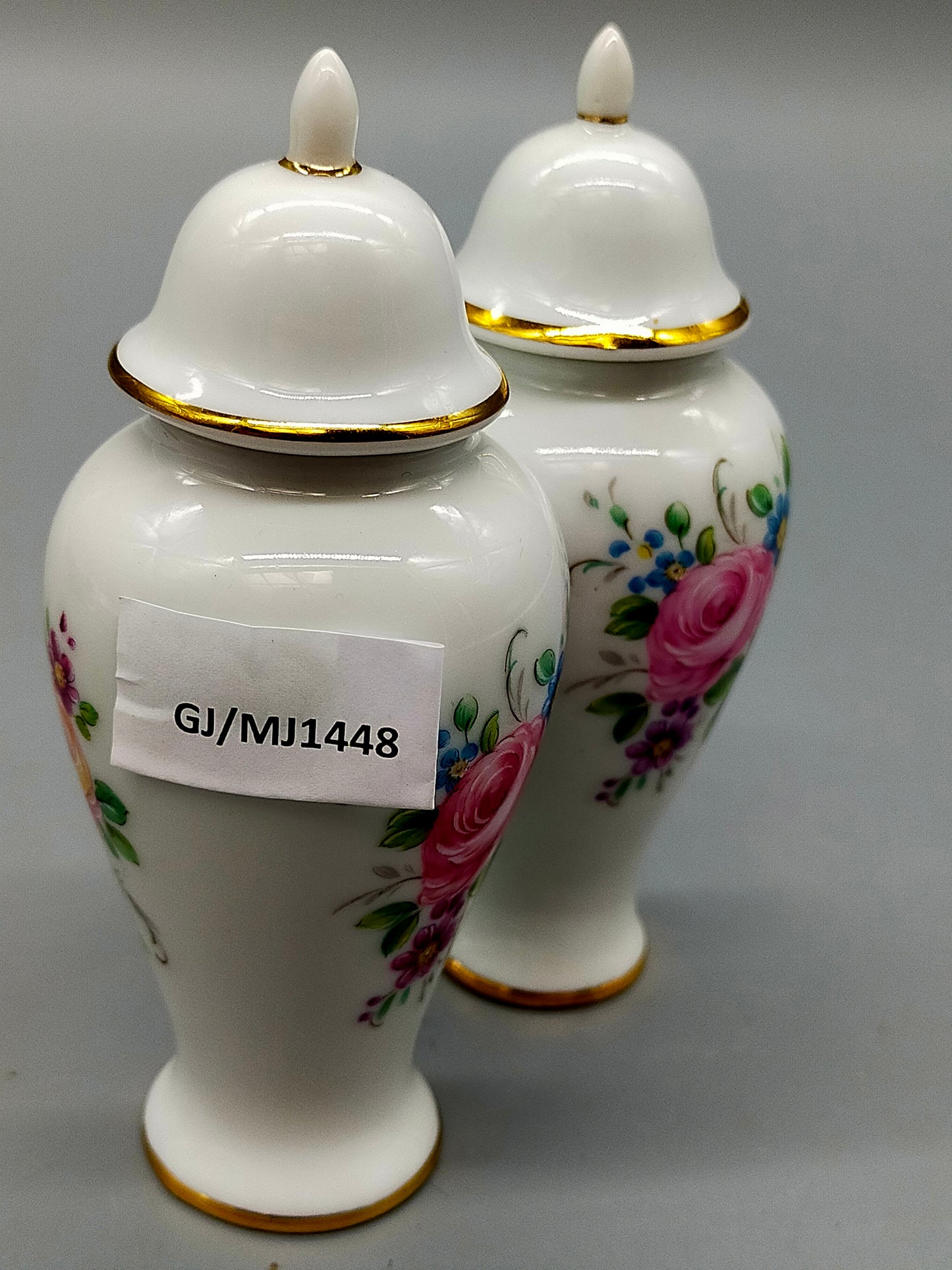 2-tlg. Gerold Porzellan Deckelvasen-Set Handbemalt mit Blumenmuster
