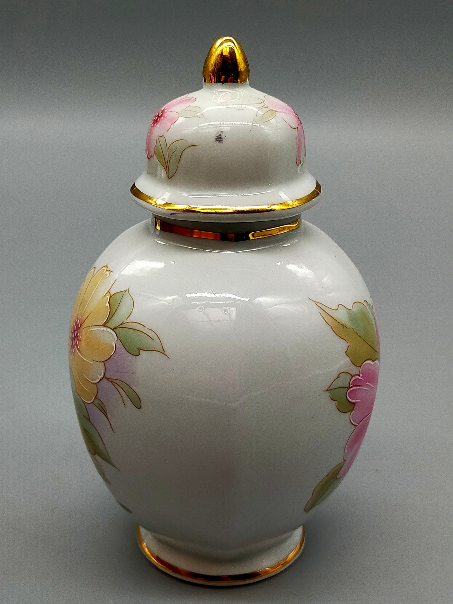 Porzellan Deckeldose T. Limoges Blumenmotiv mit Goldverzierungen