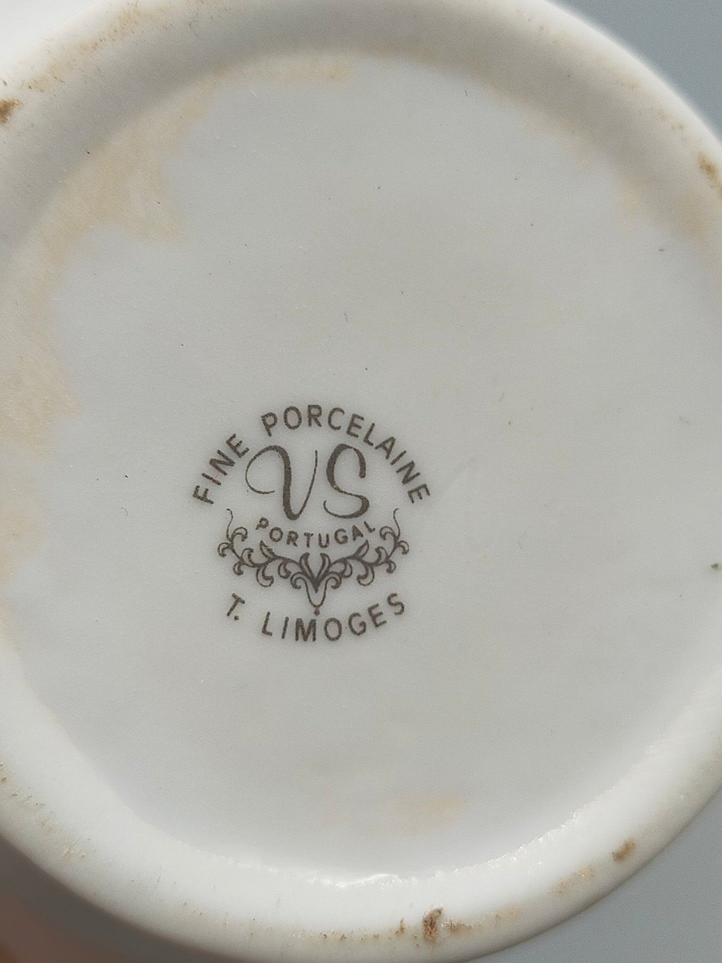 Porzellan Deckeldose T. Limoges Blumenmotiv mit Goldverzierungen