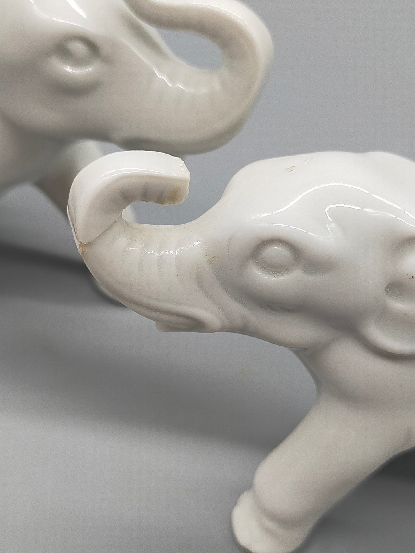 Zwei Elefanten Figuren aus Wagner & Apel Deko Porzellanfiguren Set