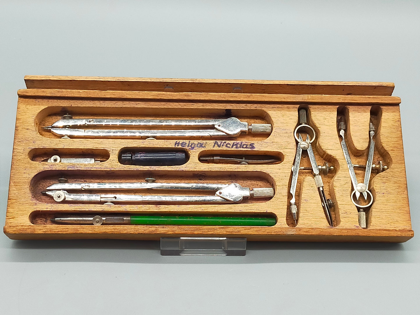 Klassisches Reißzeug im Holzetui – Antikes Zirkel-Set