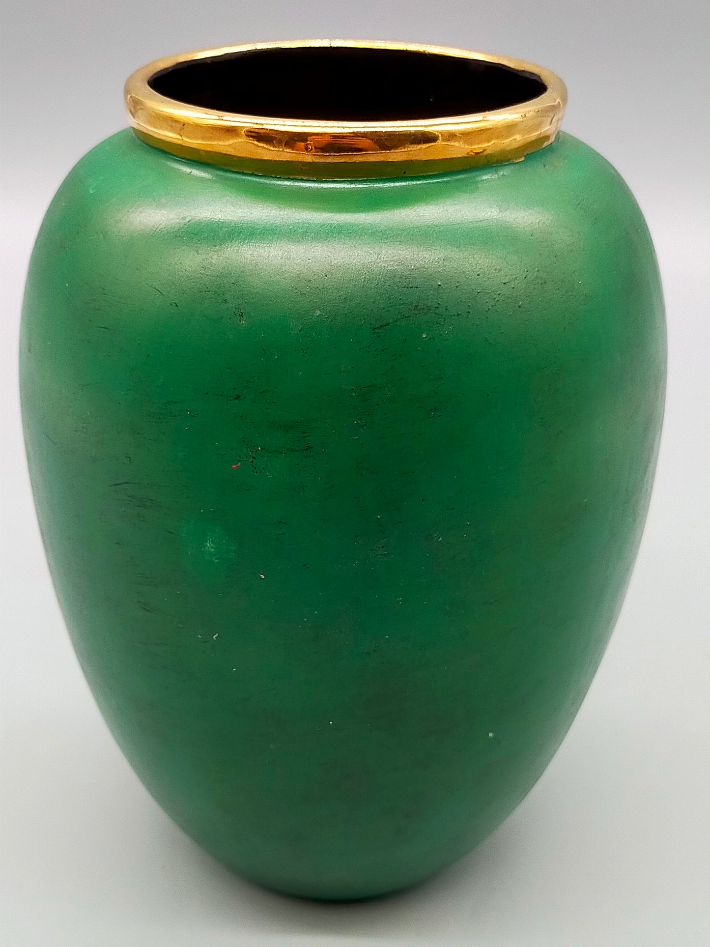 Elegante grüne Keramik Vase mit Goldrand – Stilvolle Tischdekoration
