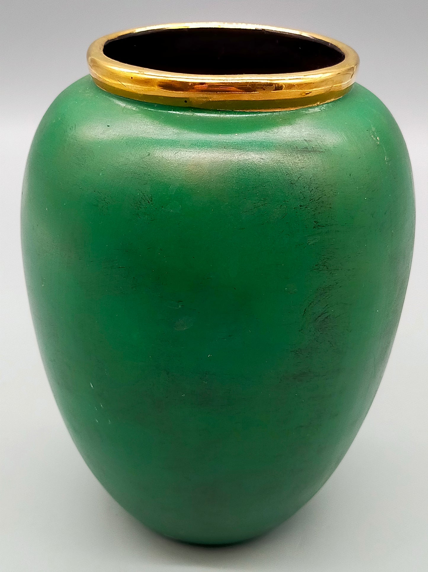 Elegante grüne Keramik Vase mit Goldrand – Stilvolle Tischdekoration