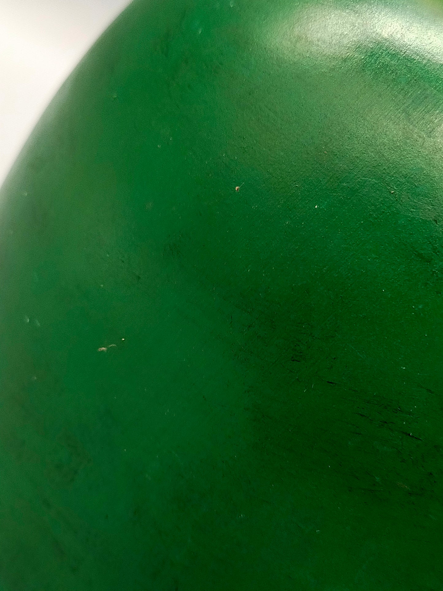 Elegante grüne Keramik Vase mit Goldrand – Stilvolle Tischdekoration