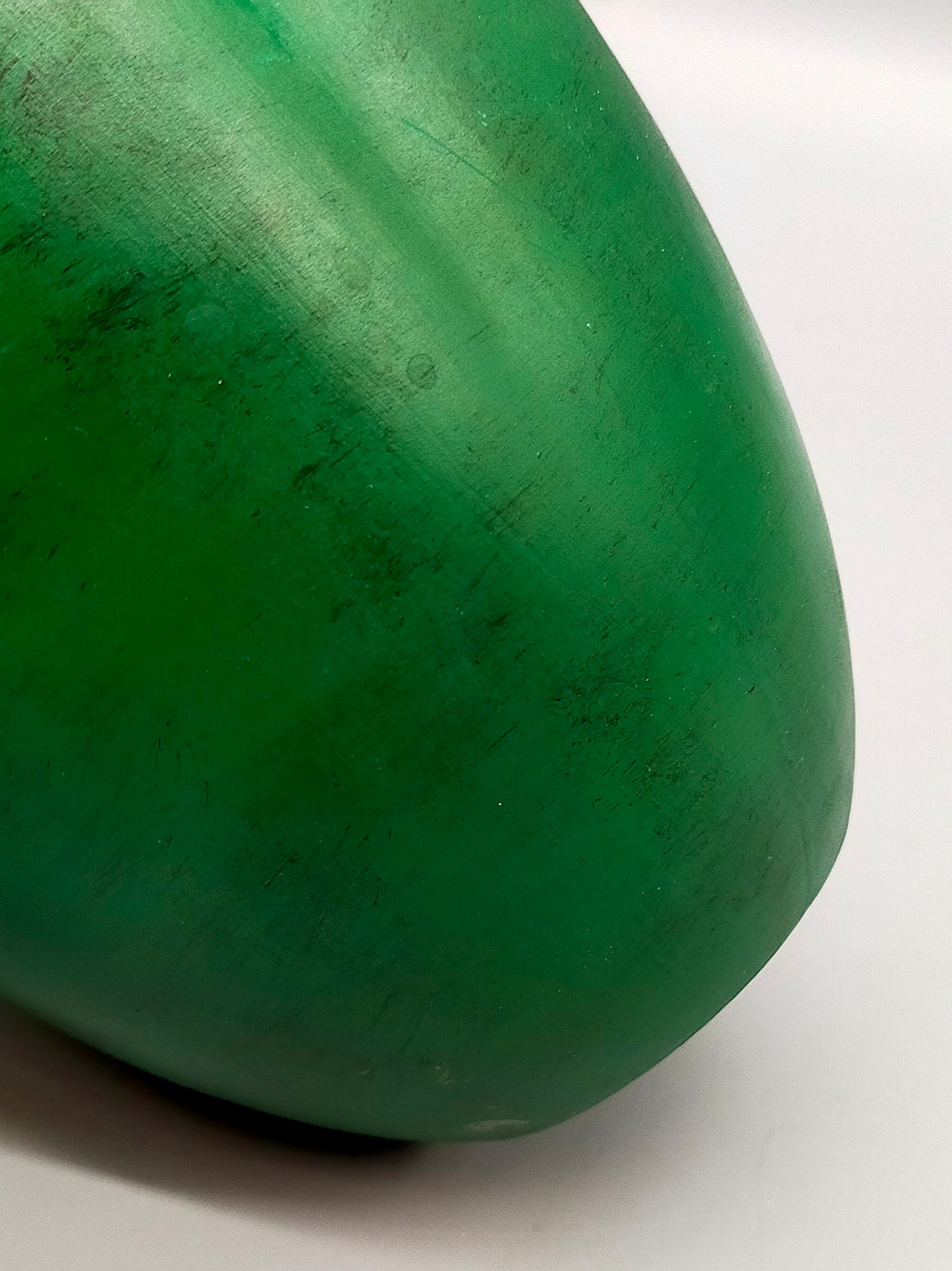 Elegante grüne Keramik Vase mit Goldrand – Stilvolle Tischdekoration