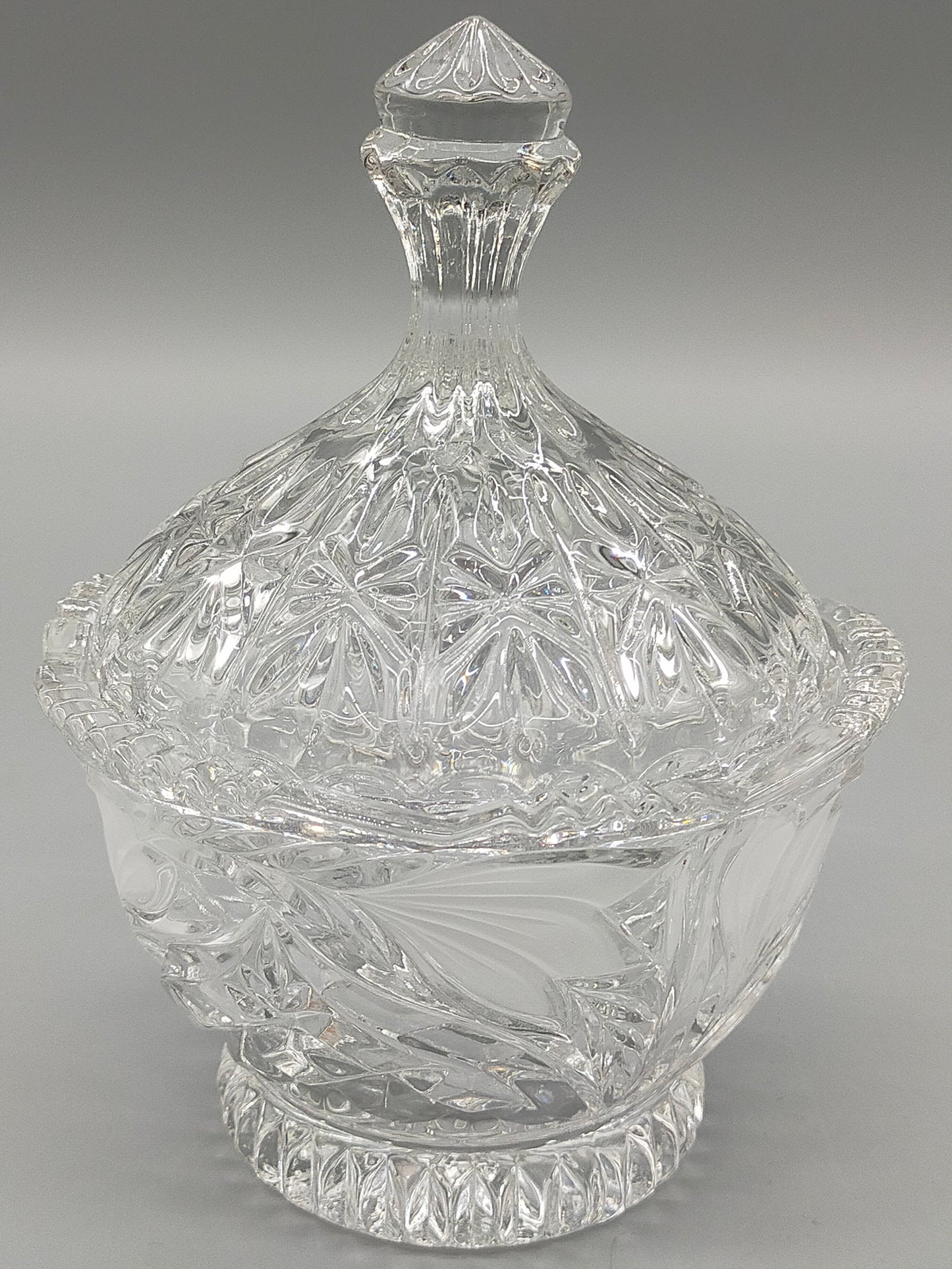 Elegante Kristall Bonbonniere mit Deckel – Aufwendiger Schliff