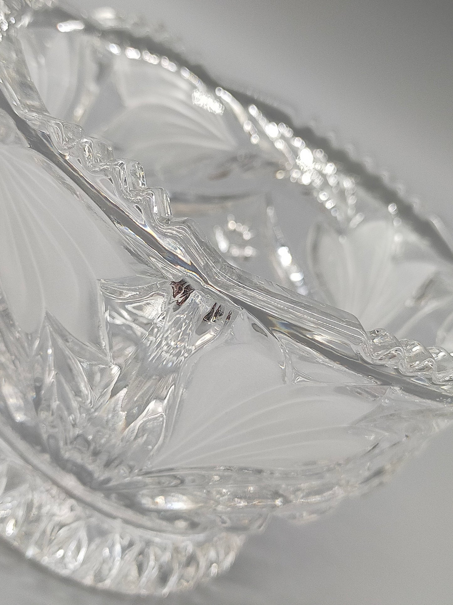 Elegante Kristall Bonbonniere mit Deckel – Aufwendiger Schliff