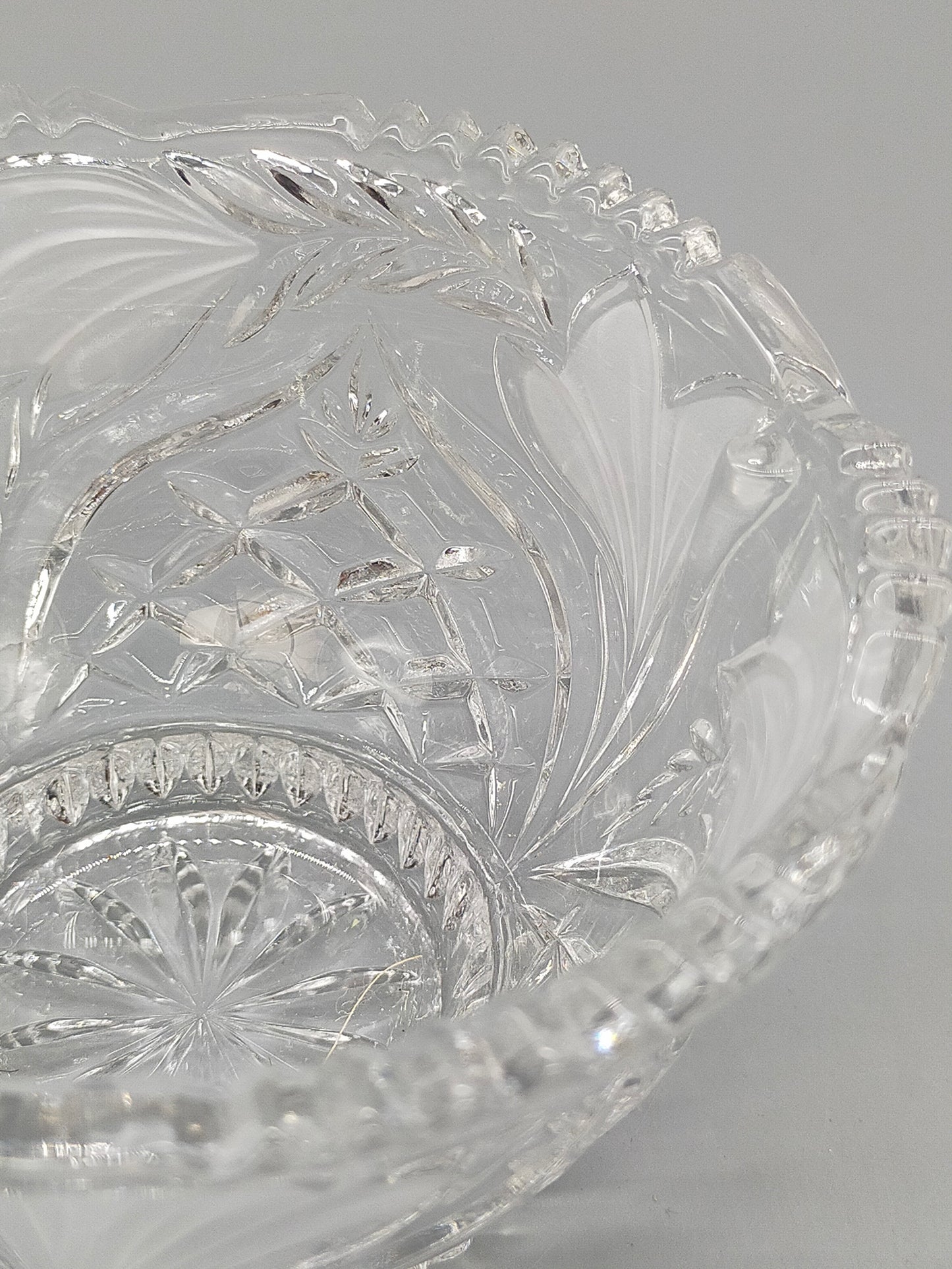 Elegante Kristall Bonbonniere mit Deckel – Aufwendiger Schliff
