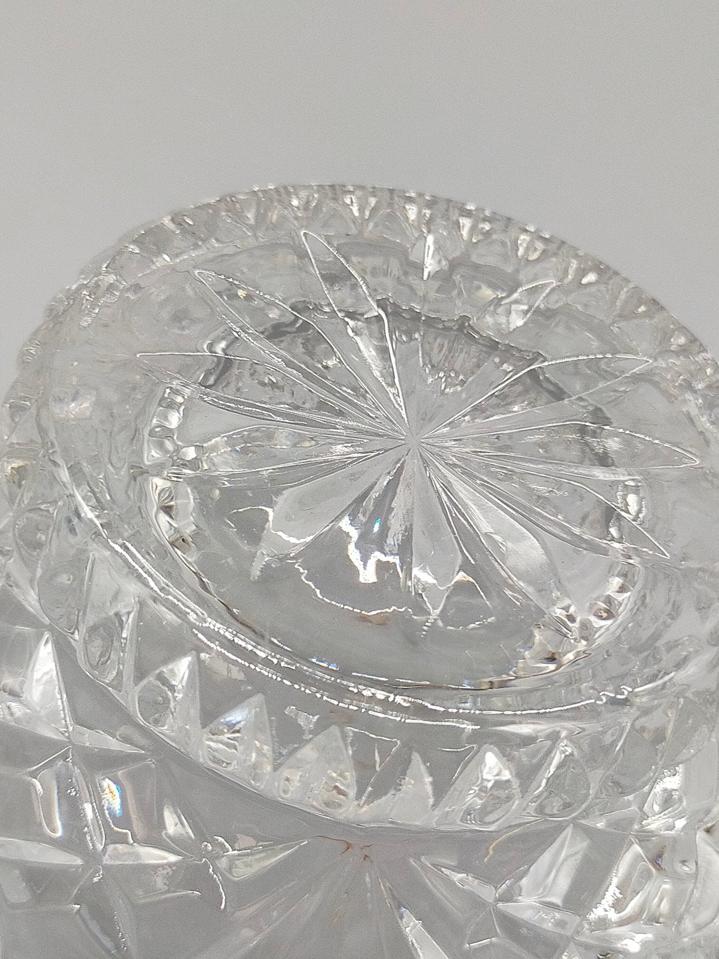 Elegante Kristall Bonbonniere mit Deckel – Aufwendiger Schliff
