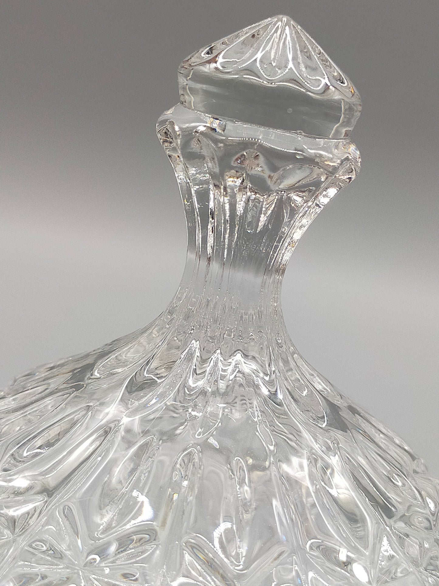 Elegante Kristall Bonbonniere mit Deckel – Aufwendiger Schliff