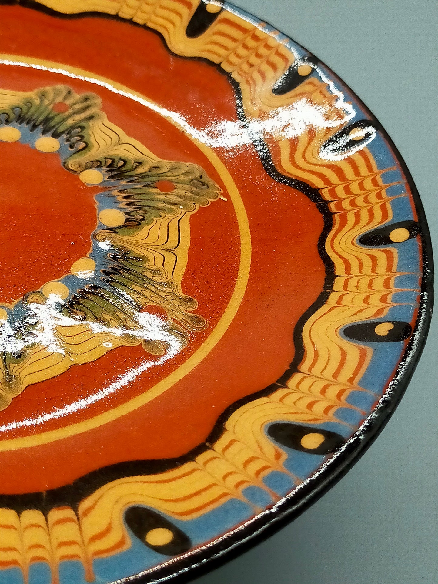Traditioneller bulgarischer Keramikteller – Trojaner Keramik Wandteller