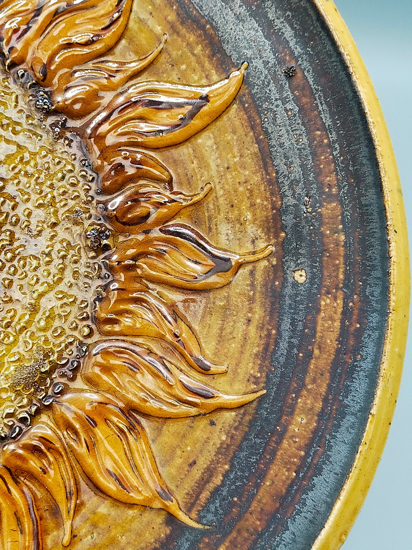 Großer Keramik Wandteller – Sonnenblume Relief Studio Keramik