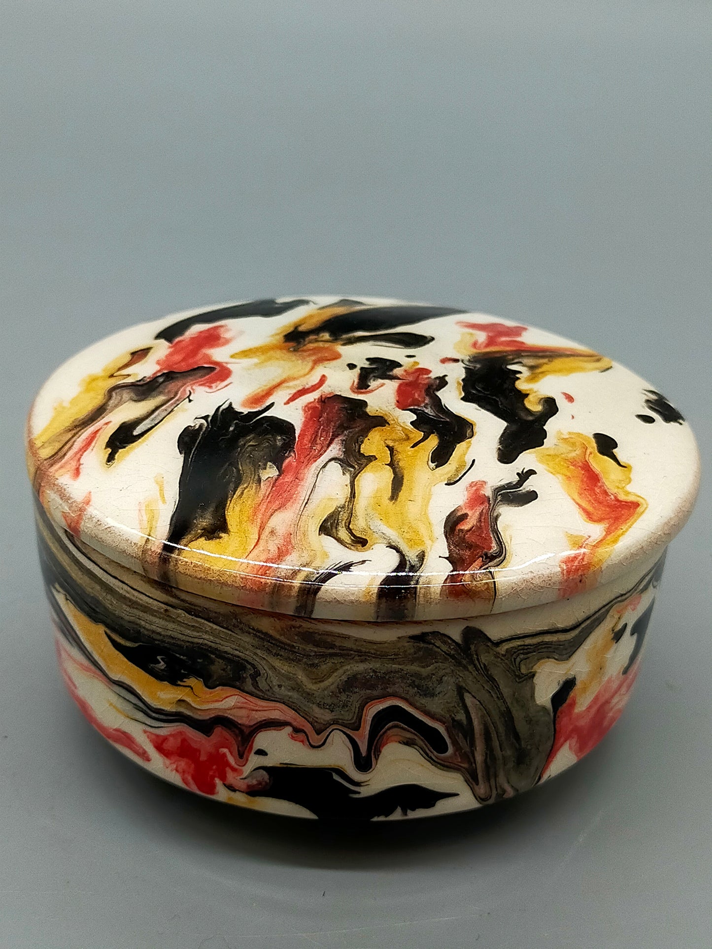 Dekorative Keramik Dose mit Deckel – Marmoriertes Raku-Design