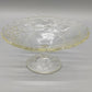 Elegante Fußschale aus Pressglas – Obstschale auf Fuß mit Relief