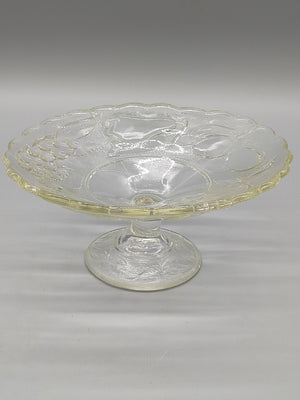 Elegante Fußschale aus Pressglas – Obstschale auf Fuß mit Relief