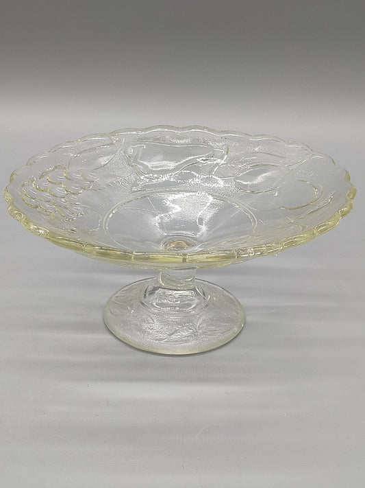 Elegante Fußschale aus Pressglas – Obstschale auf Fuß mit Relief