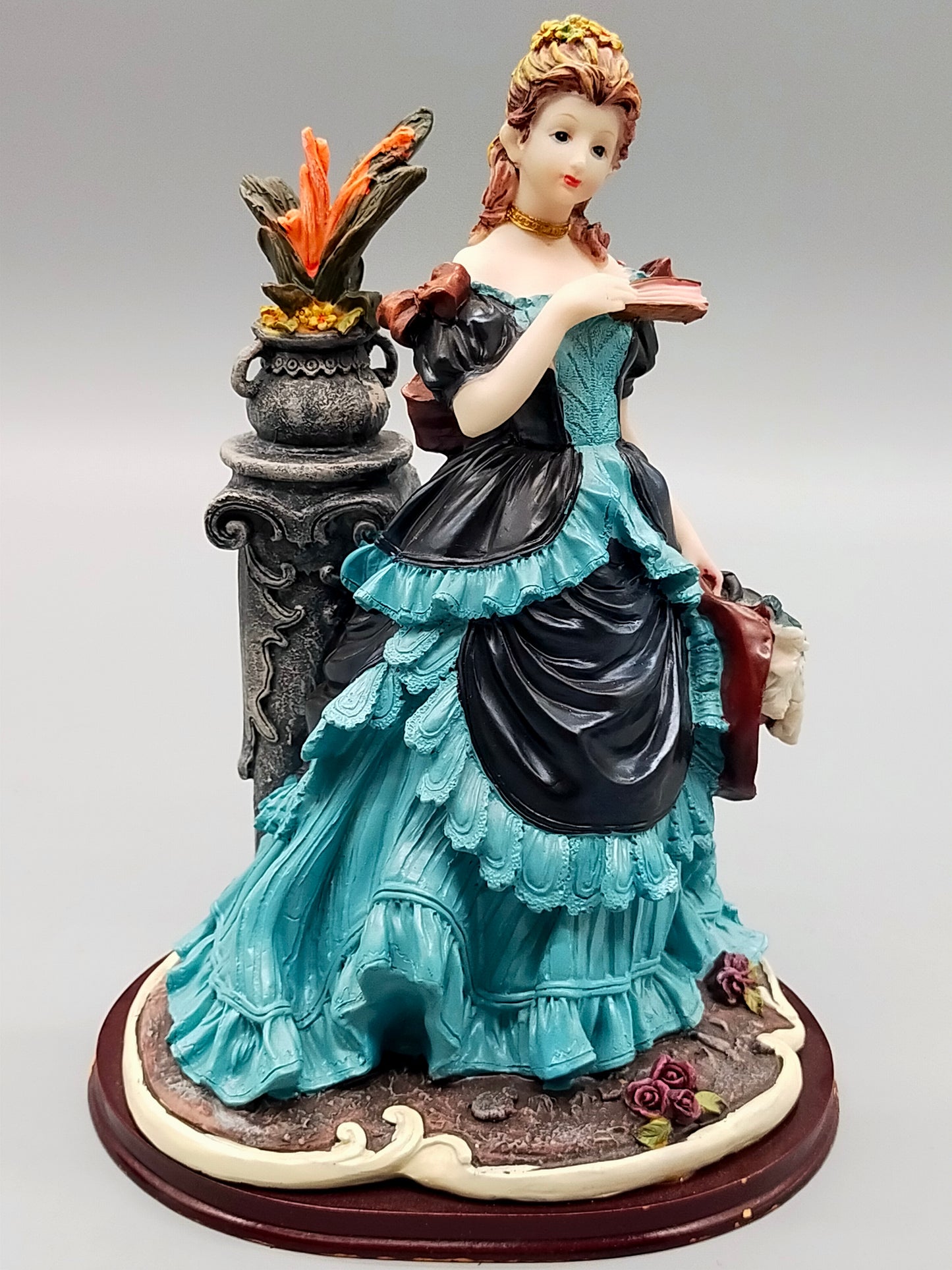 Elegante Damen Figur im Viktorianischen Stil – Detaillierte Dekofigur