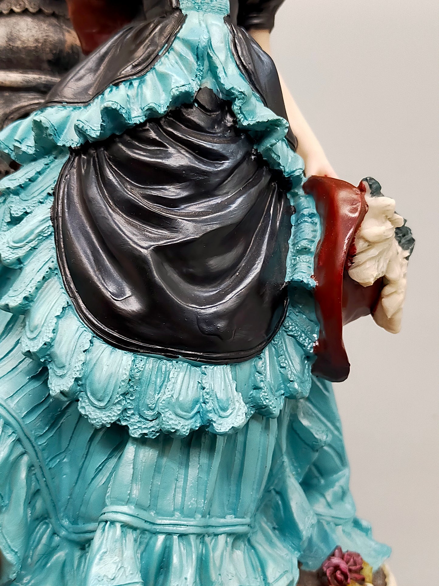 Elegante Damen Figur im Viktorianischen Stil – Detaillierte Dekofigur