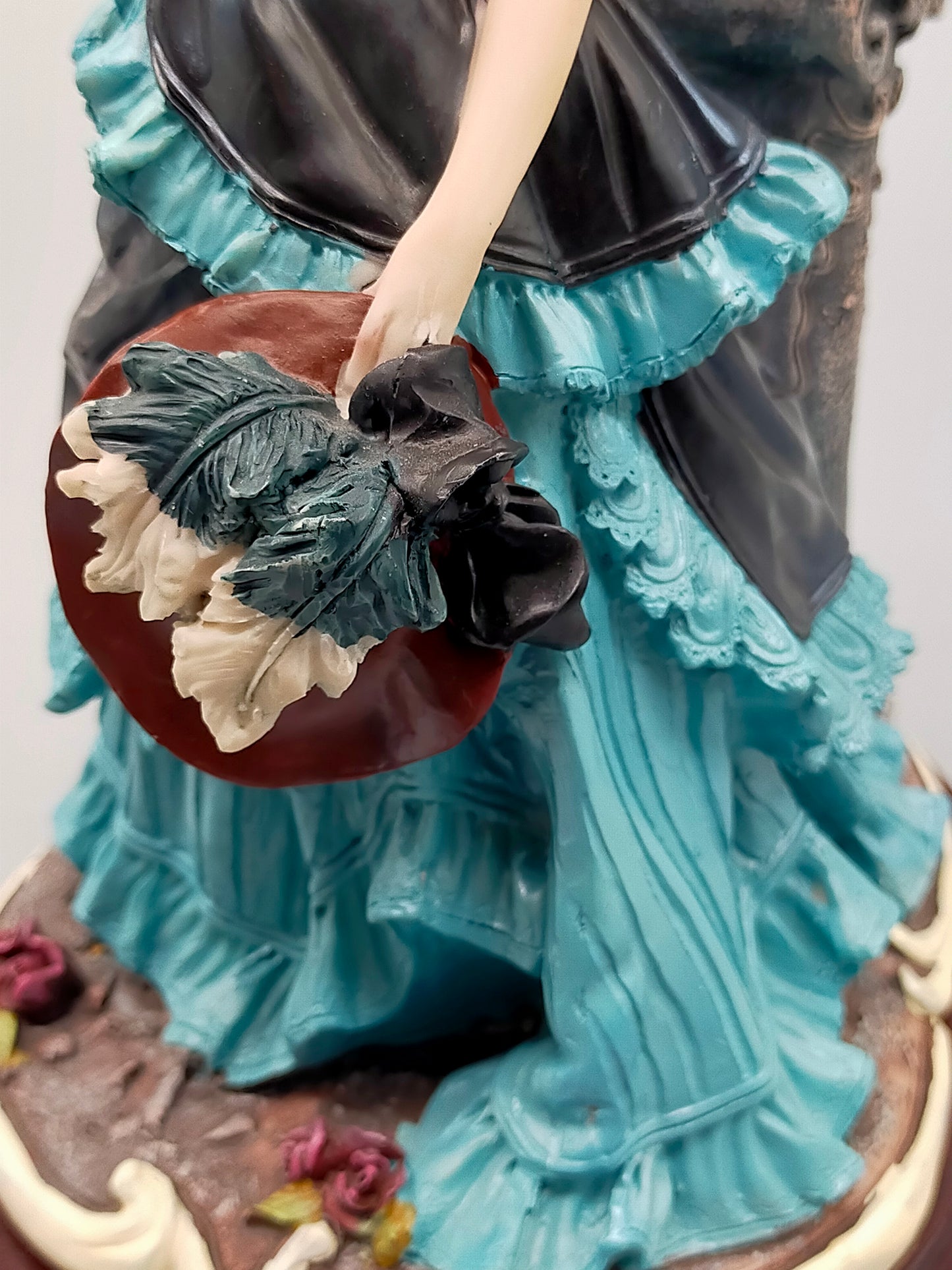 Elegante Damen Figur im Viktorianischen Stil – Detaillierte Dekofigur