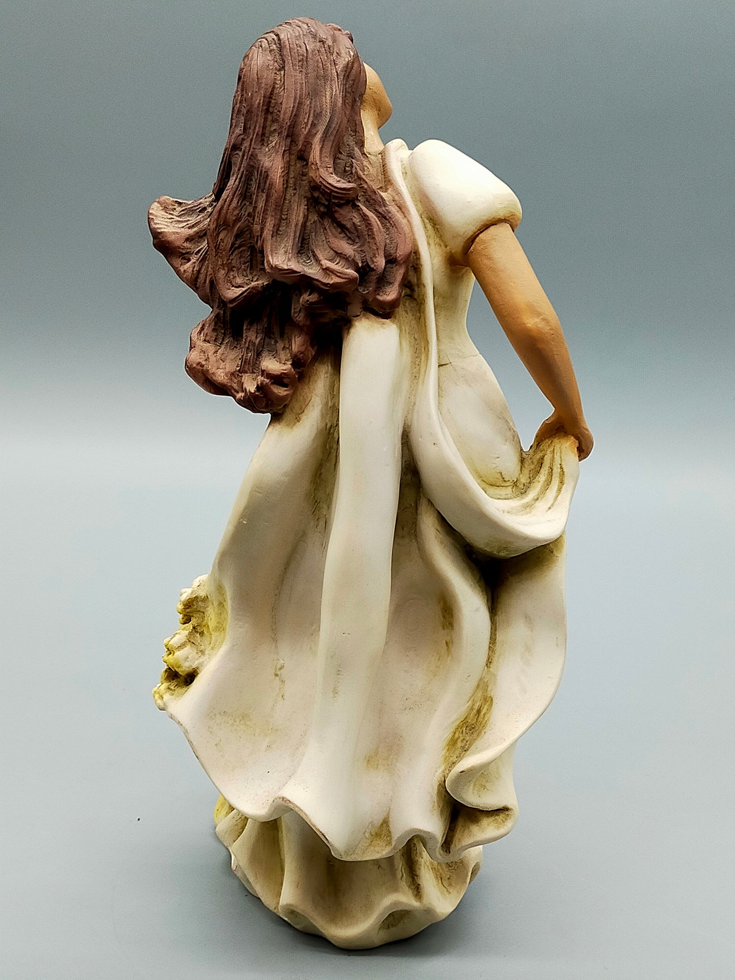 Elegante Frauenfigur mit Weizen garbe – Stilvolle Keramik Statuette
