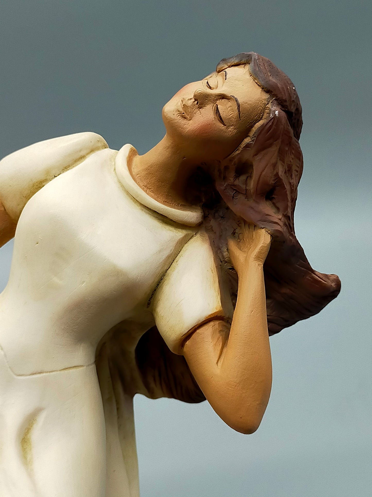 Elegante Frauenfigur mit Weizen garbe – Stilvolle Keramik Statuette