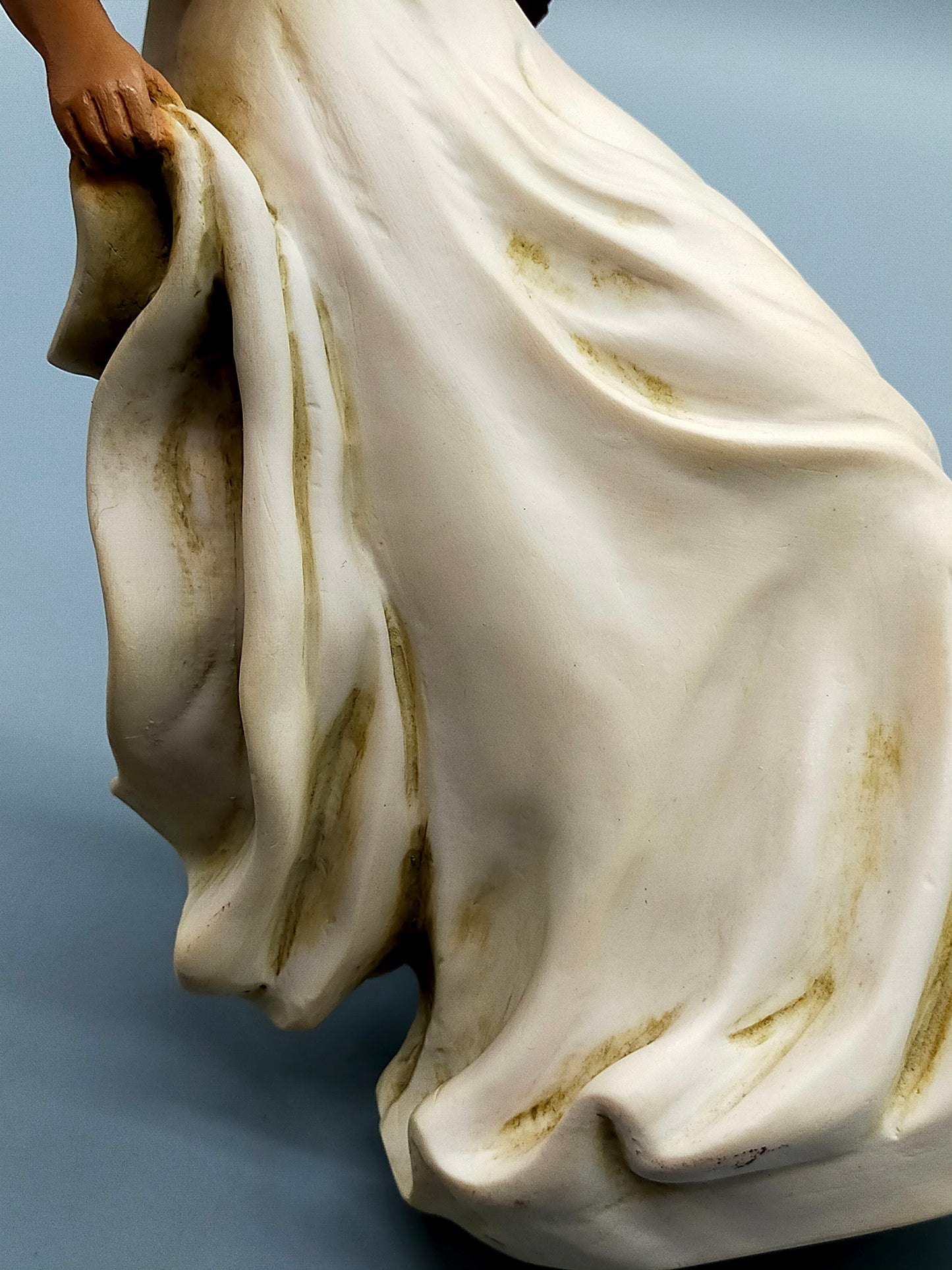 Elegante Frauenfigur mit Weizen garbe – Stilvolle Keramik Statuette