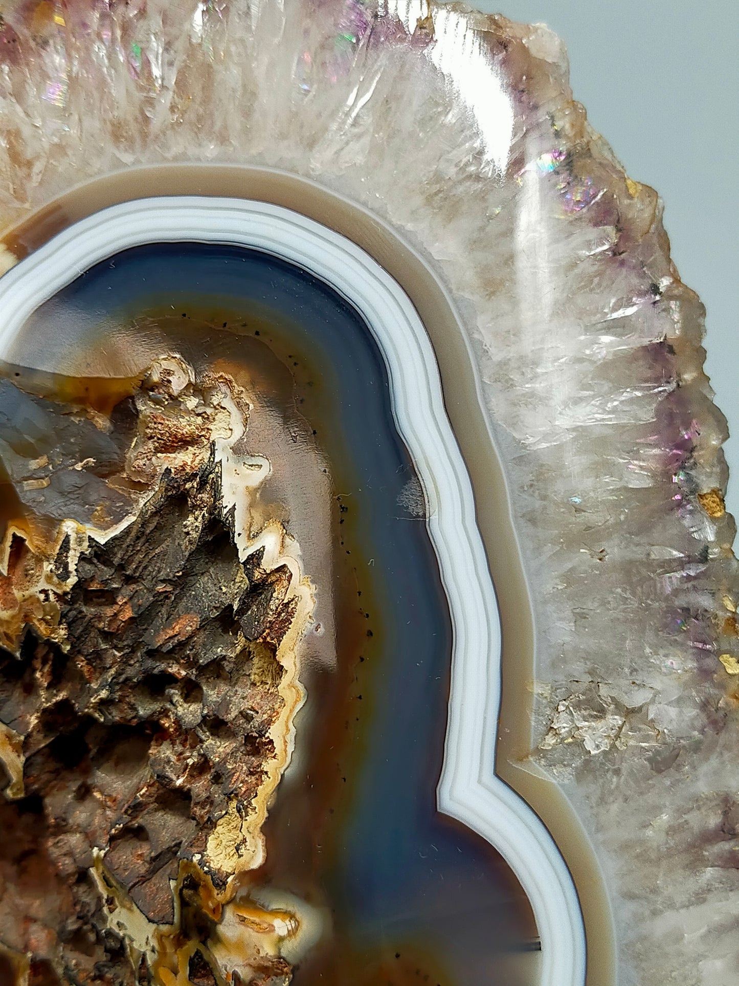 Eindrucksvolle Achat Scheibe mit Quarzkristallen – Naturmineral