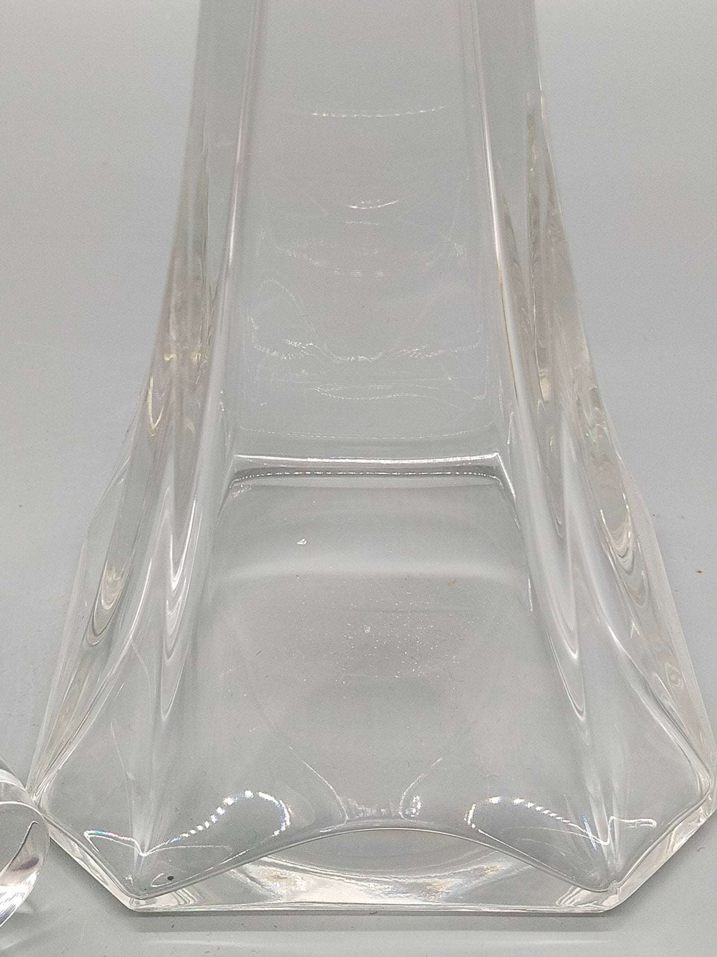 Elegante Glaskaraffe mit Stopfen – Kristall Dekanter