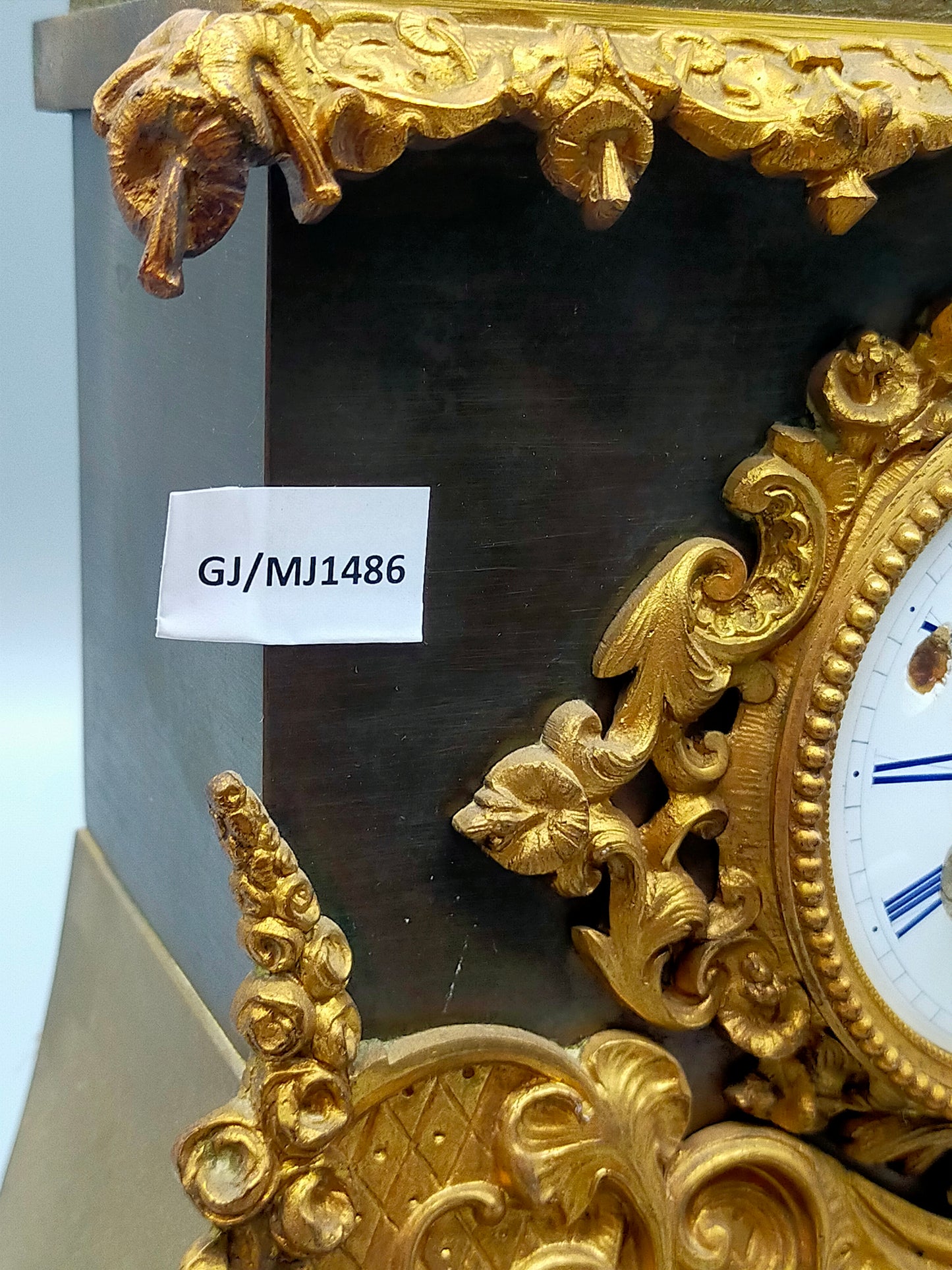 Antike Pendule Kamin Uhr – Galantes Paar auf Schaukel