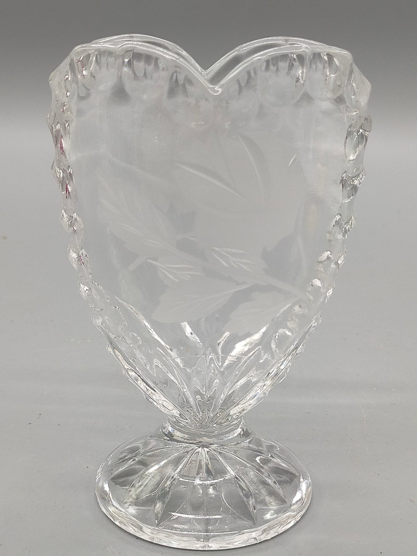 Elegante Kristallglasvase mit Schliffdekor
