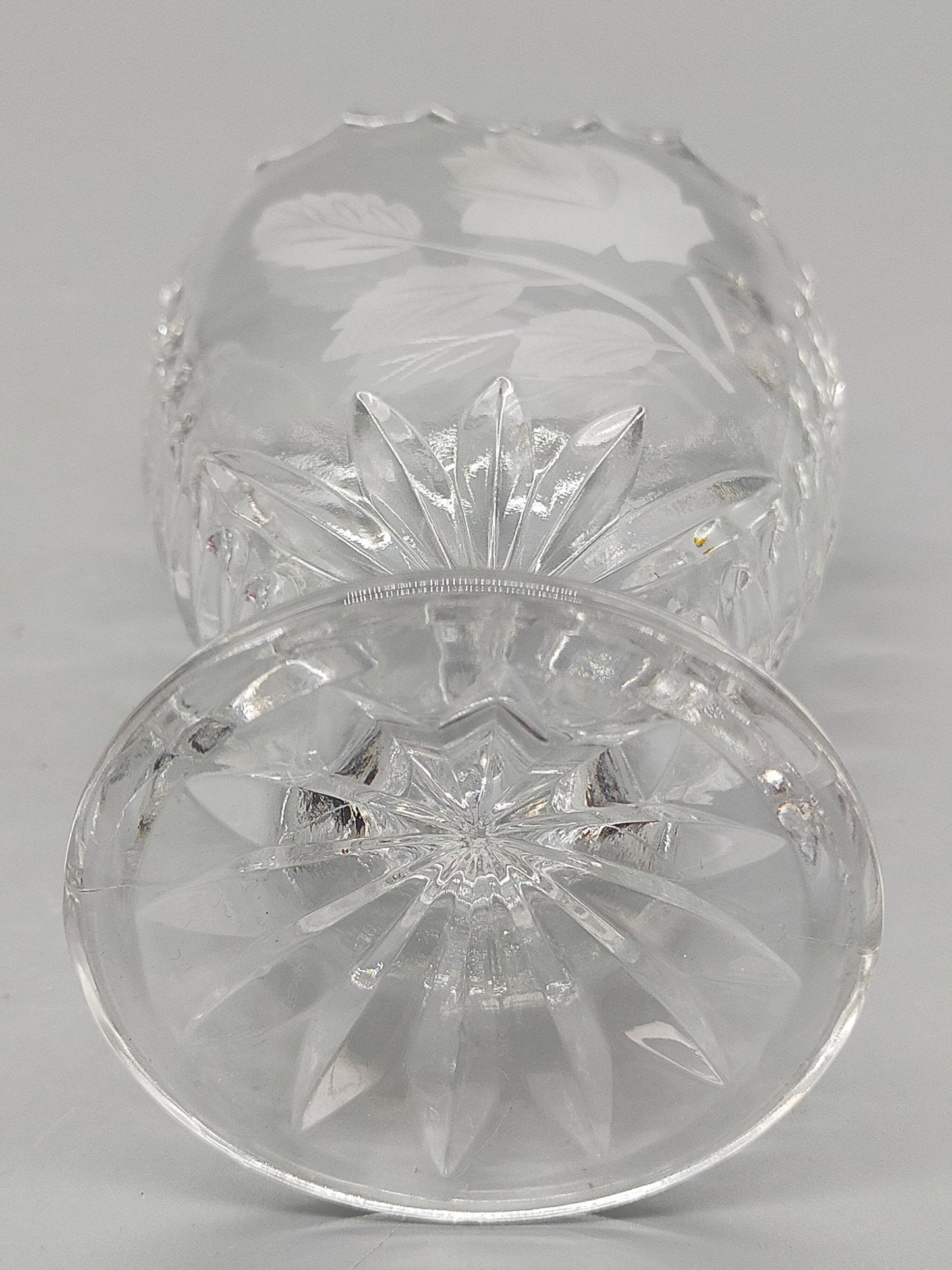 Elegante Kristallglasvase mit Schliffdekor