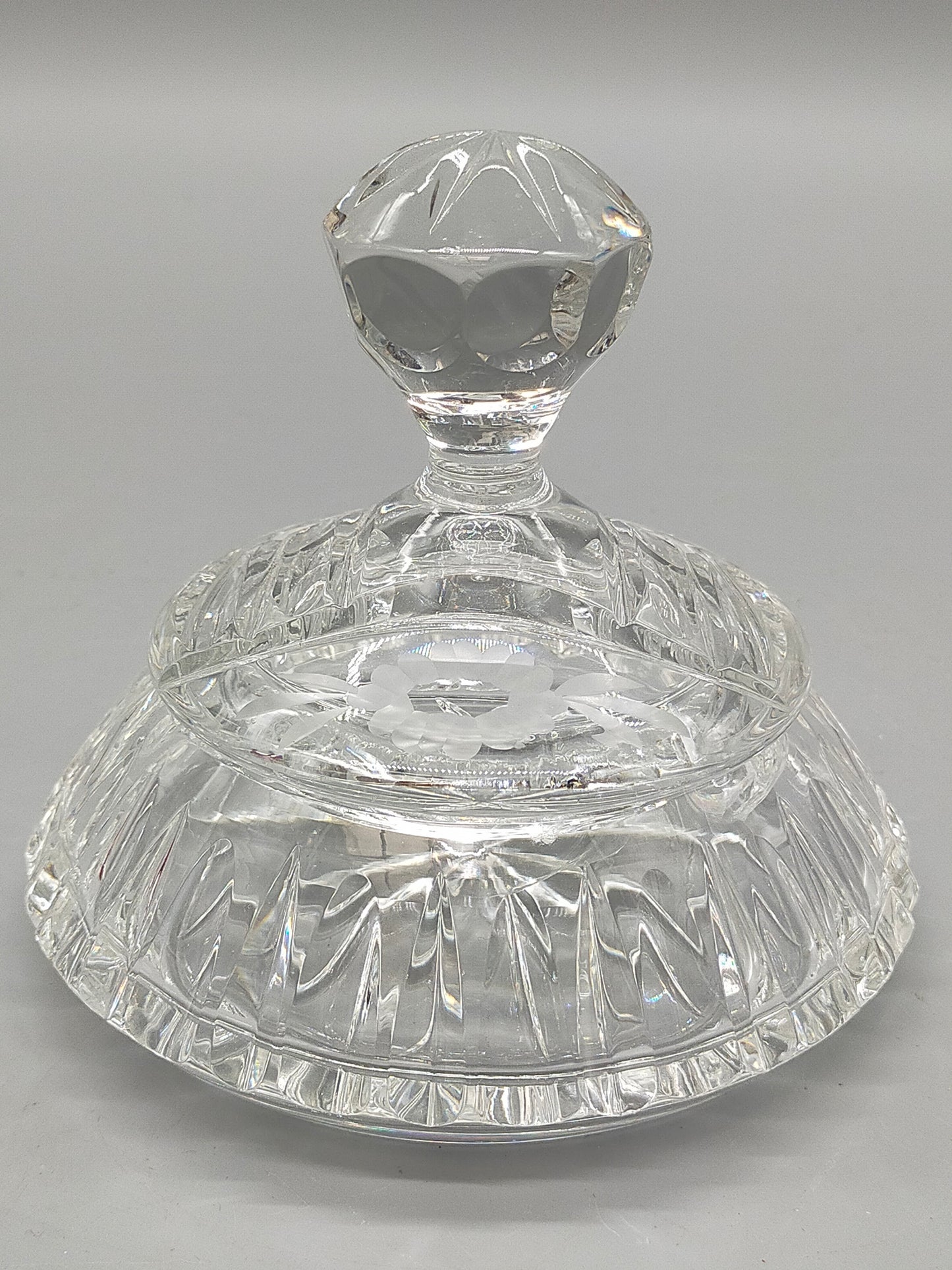Elegante Kristall Dose mit Deckel – Feiner Schliff & Gravur