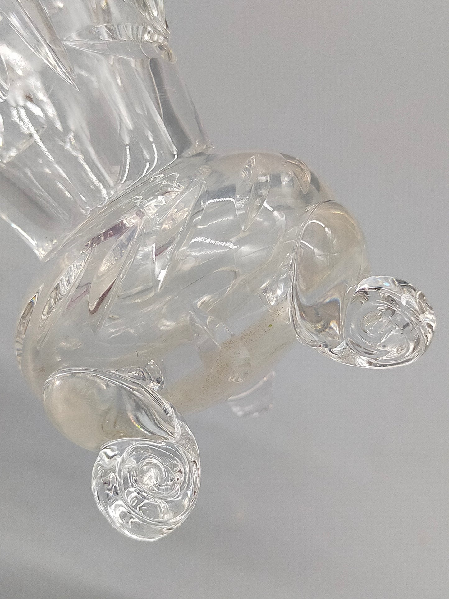 Kleine Kristallglas Vase auf Füßen – Eleganter Schliff