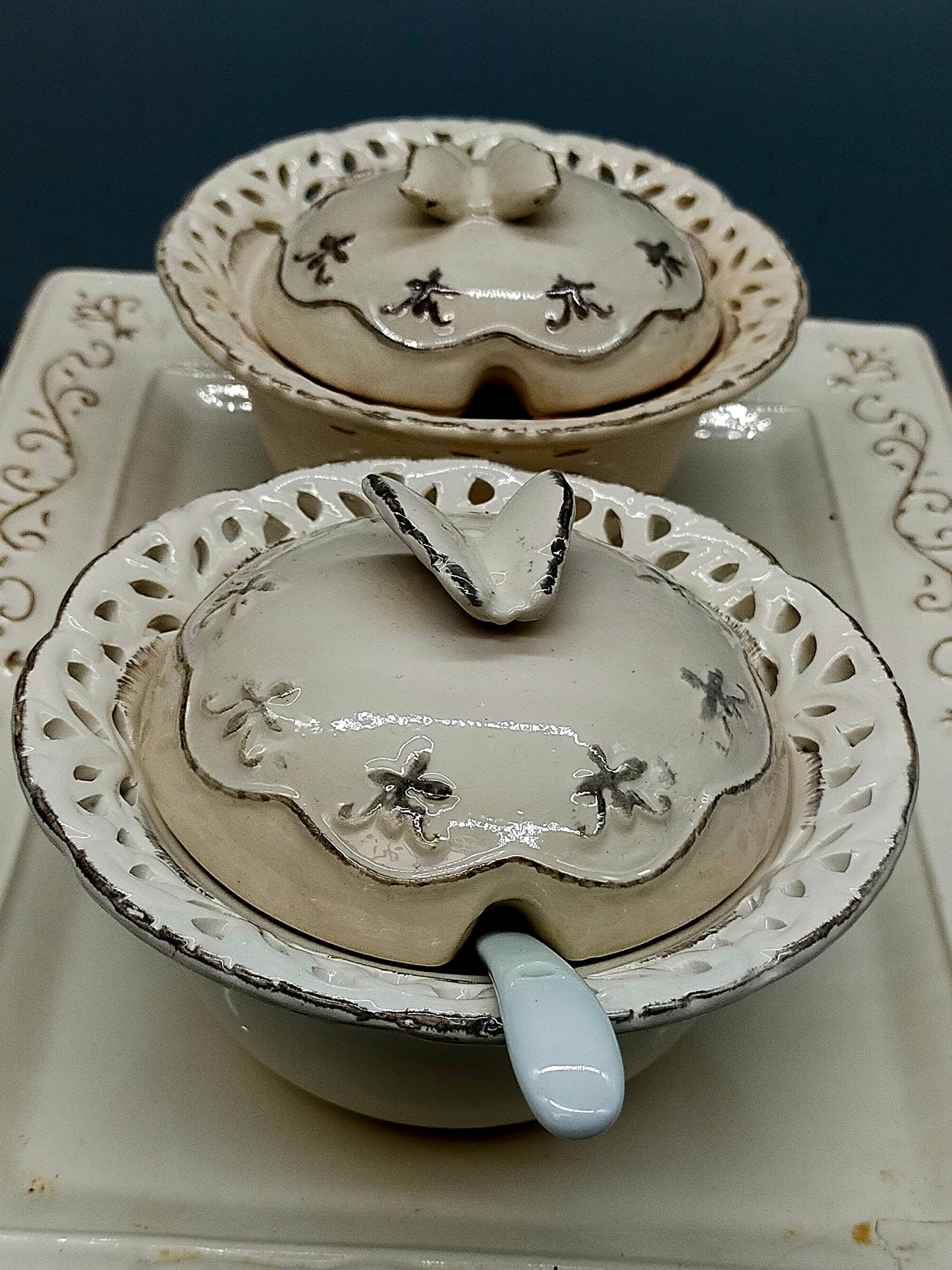 Elegantes Servierset – Porzellan Tablett mit zwei Schalen und Löffeln