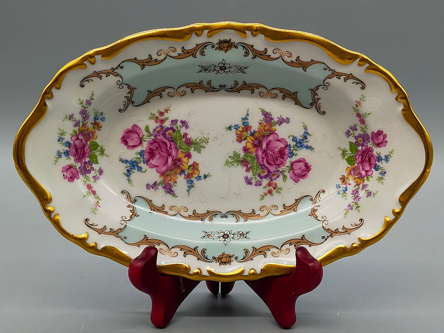Elegante T. Limoges Porzellanschale – Handbemaltes Design mit Goldrand