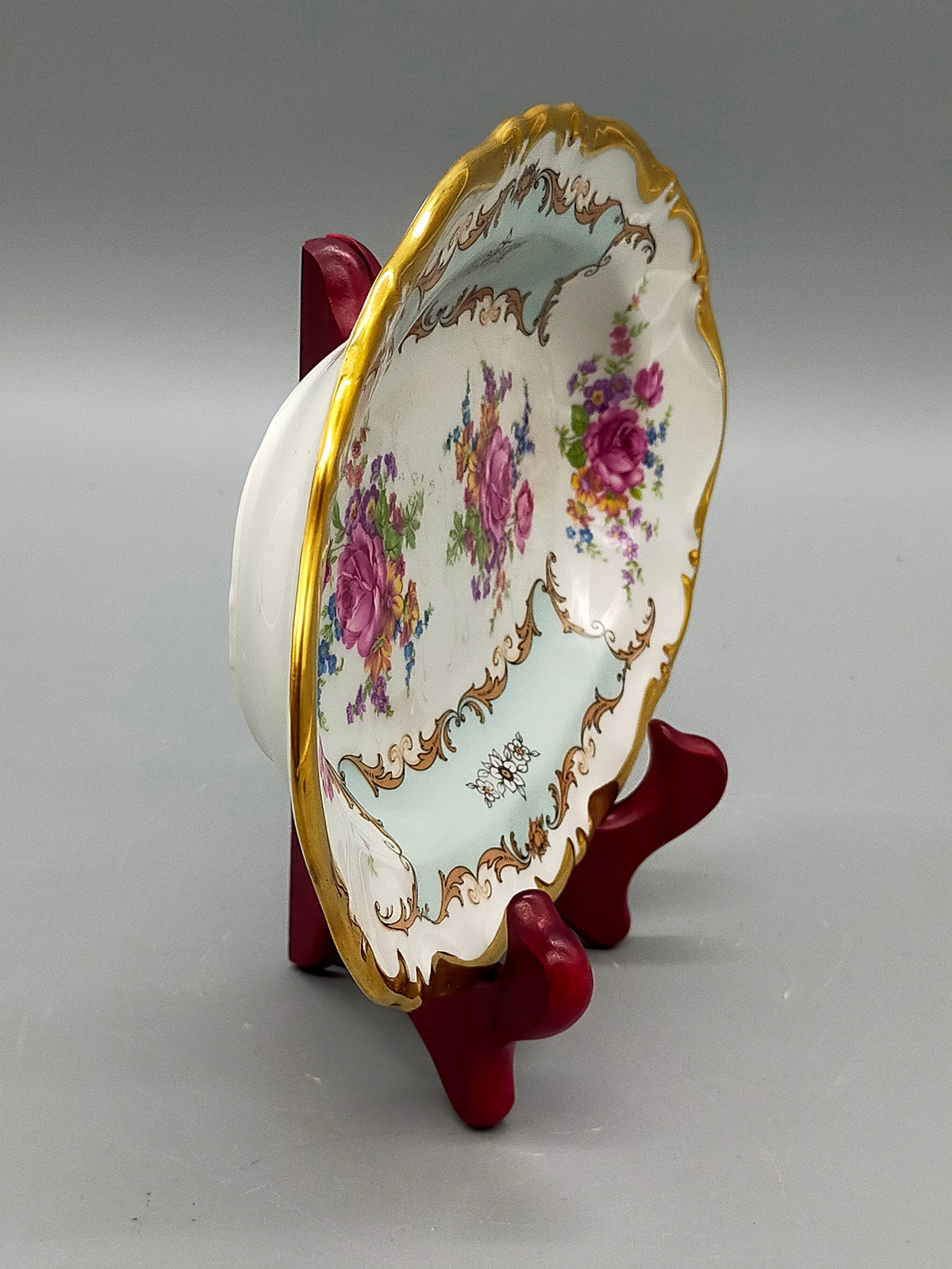 Elegante T. Limoges Porzellanschale – Handbemaltes Design mit Goldrand