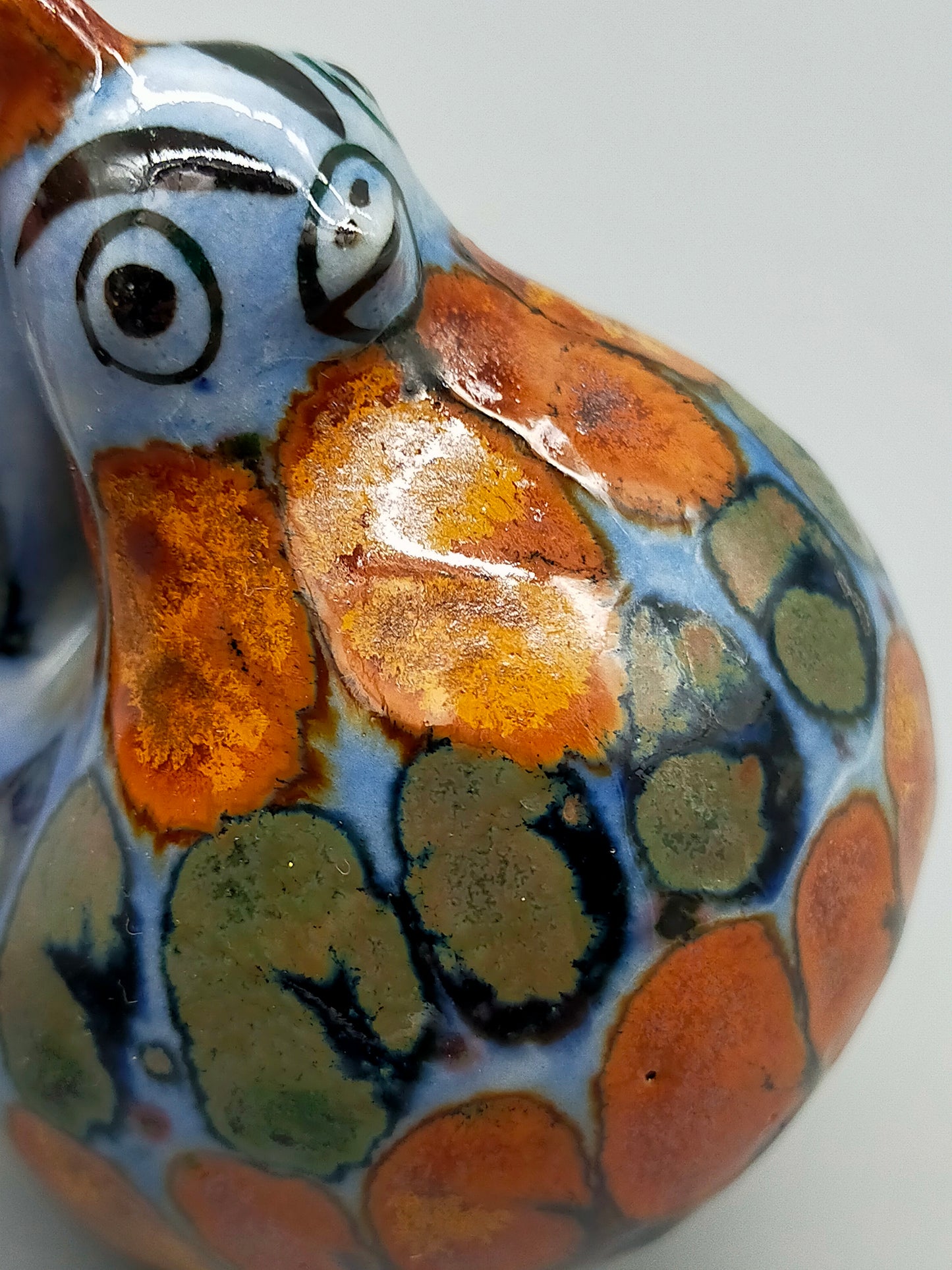 Handgefertigte Keramik Figur Hahn – Bunte Glasur Kunstobjekt