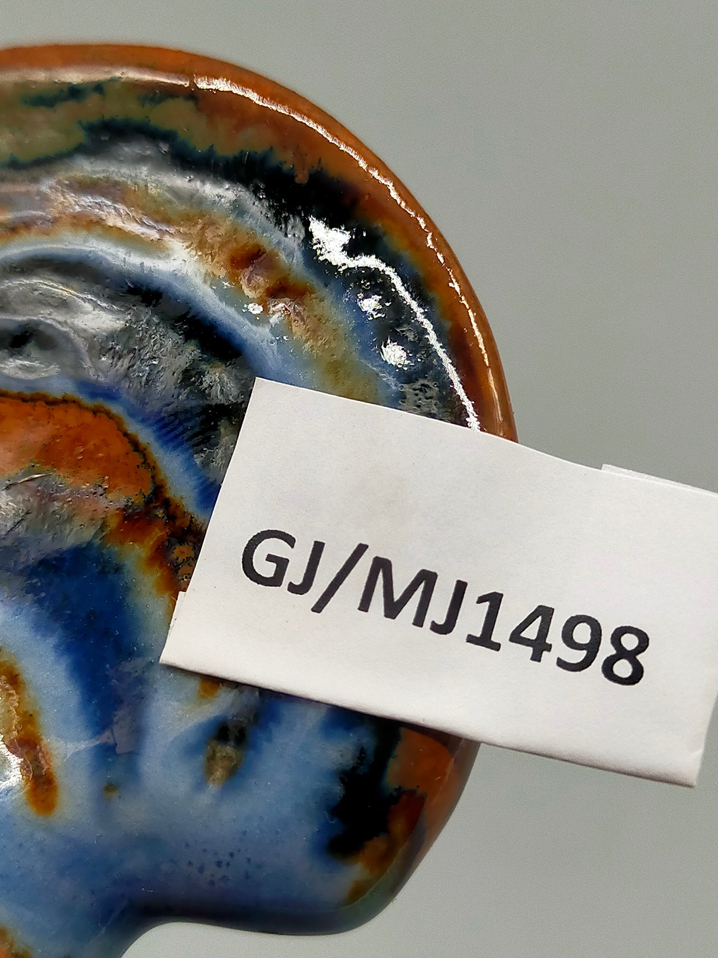 Handgefertigte Keramik Figur Hahn – Bunte Glasur Kunstobjekt