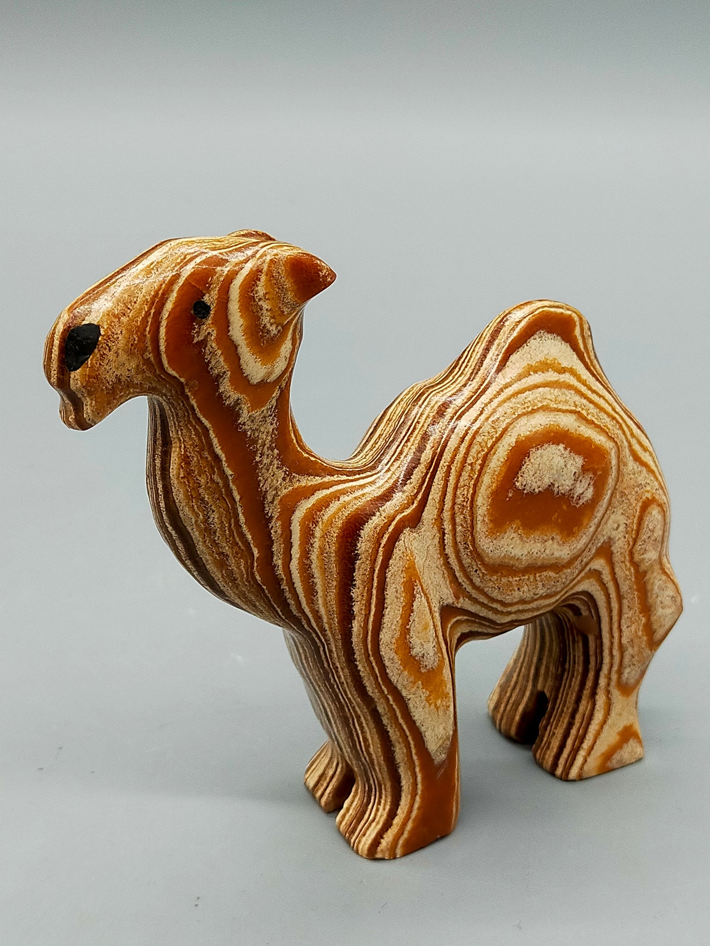 Handgeschnitzte Kamel Skulptur aus Marmor – Marokko Deko