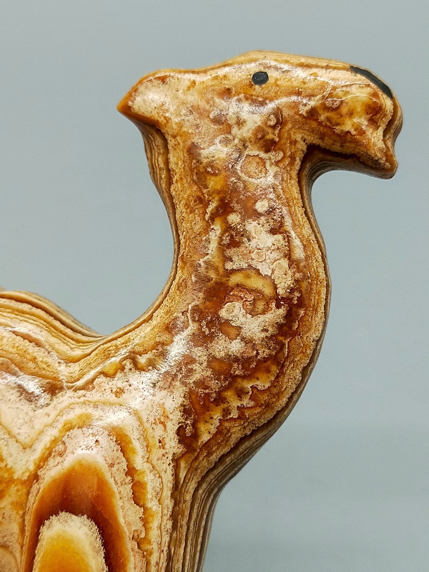Handgeschnitzte Kamel Skulptur aus Marmor – Marokko Deko